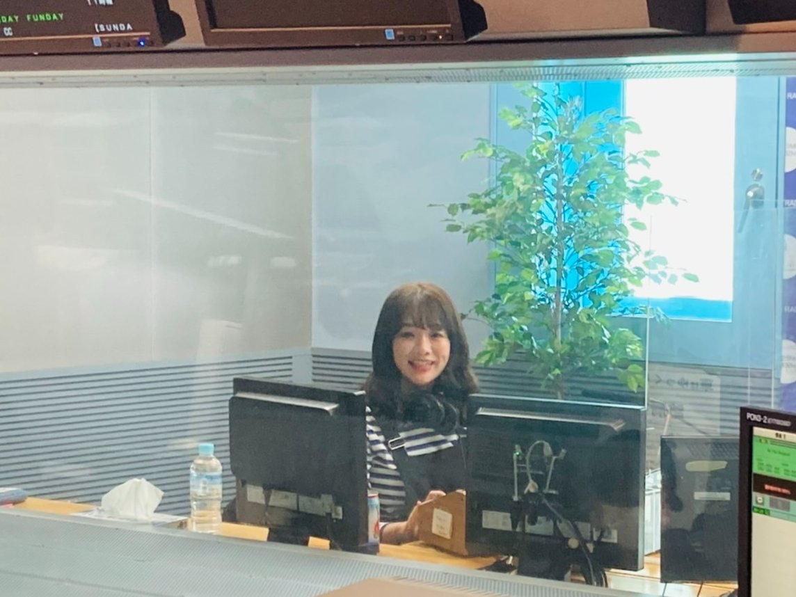 sundayfunday929's tweet image. #川本えこ さんからは #バレンタイン いただきました。
ありがとうございます~~~~!
写真は、川村「あ………💦」の瞬間。
▼こちらから聴けます!
radiko.jp/#!/live/TOKAIR…
▼メッセージはこちらから!
business.form-mailer.jp/fms/bd4f5d7f16…
#サンファン #TOKAIRADIO #川村茉由 #モーデラ