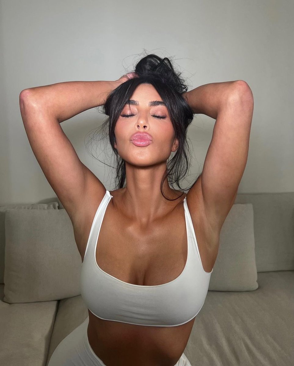 Kim Kardashian tweet media