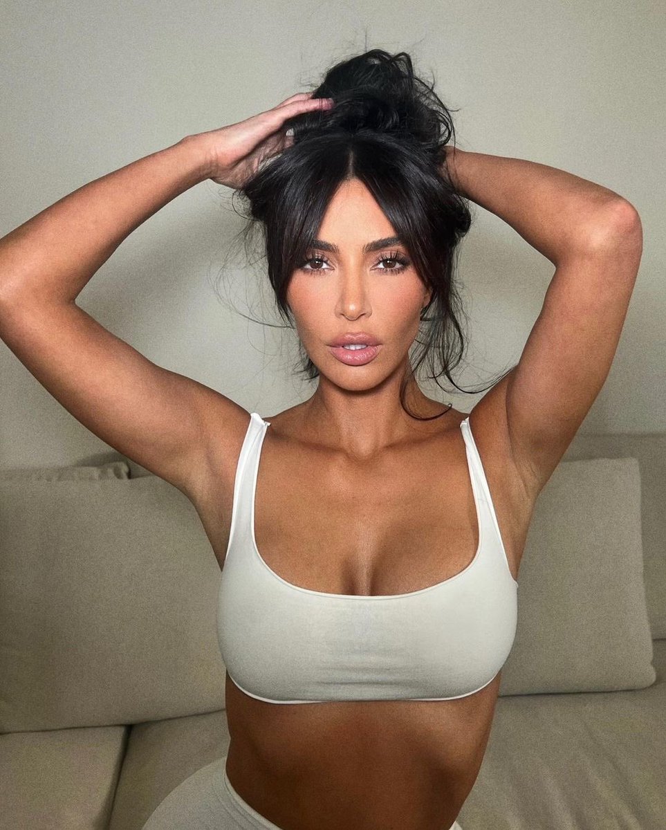 Kim Kardashian On Twitter from Me To You kim-kardashian-on-twitter-from-me-to-you