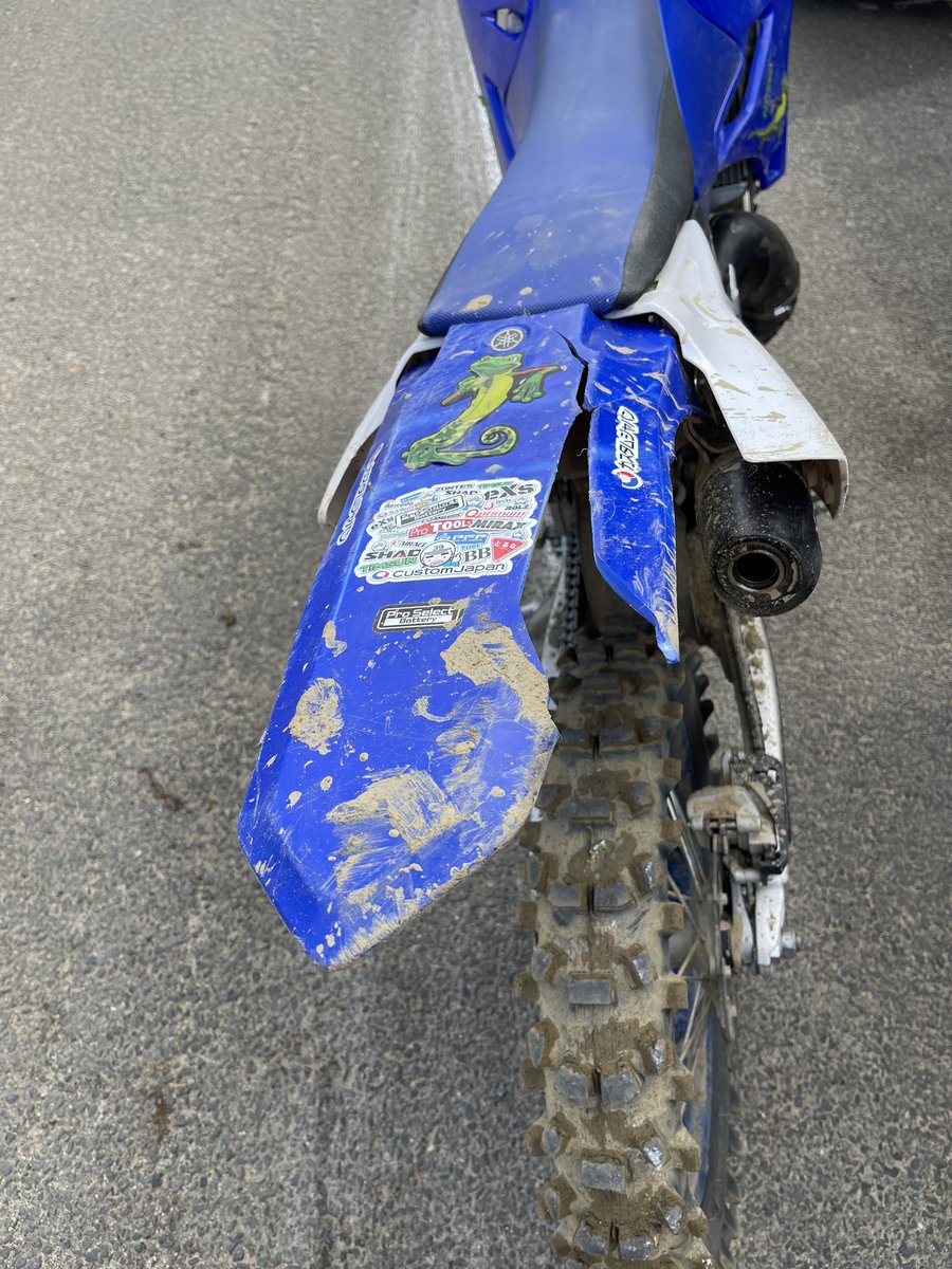 motokimurai's tweet photo. WEXウエスト　サザン
YZ125xのダメージは大きめですが、ボディダメージはゼロです。
気持ちよく走れました^ ^
#WEX
#JNCC
#TIMSUN
#ティムソン
#カスタムジャパン
#モトメガネ
#モトカスタム
#540DC
#SHINKO
レース直前の空気圧調整ありがとうございました(⌒-⌒; ) https://t.co/GYW3vSaWoI
