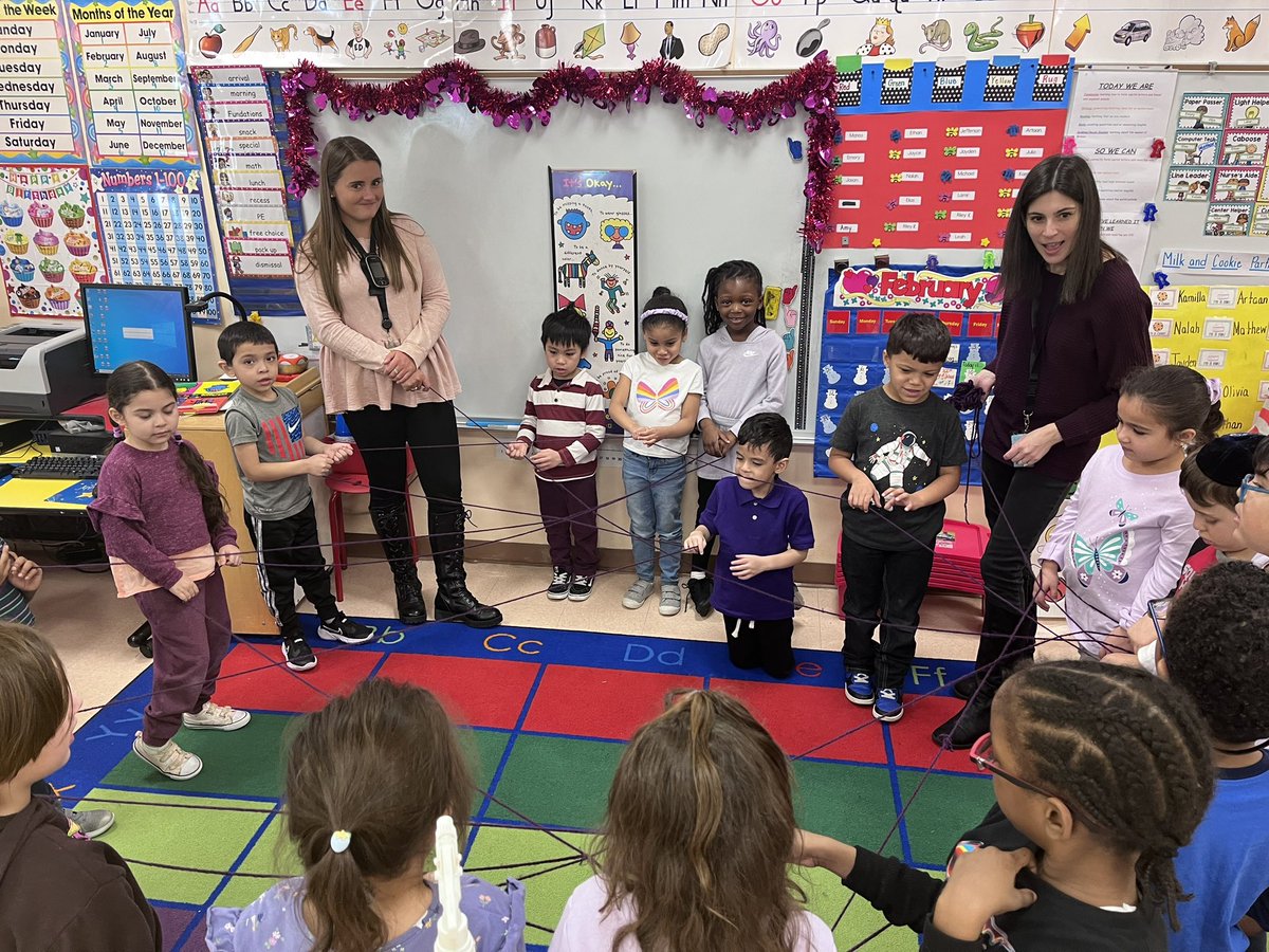 Mrs. Birnbaum and Ms. Hill taught us about P.S. I love you day and how to spread kindness 💕#psiloveyouday <a href="/WHChestnut/">WHChestnut</a>