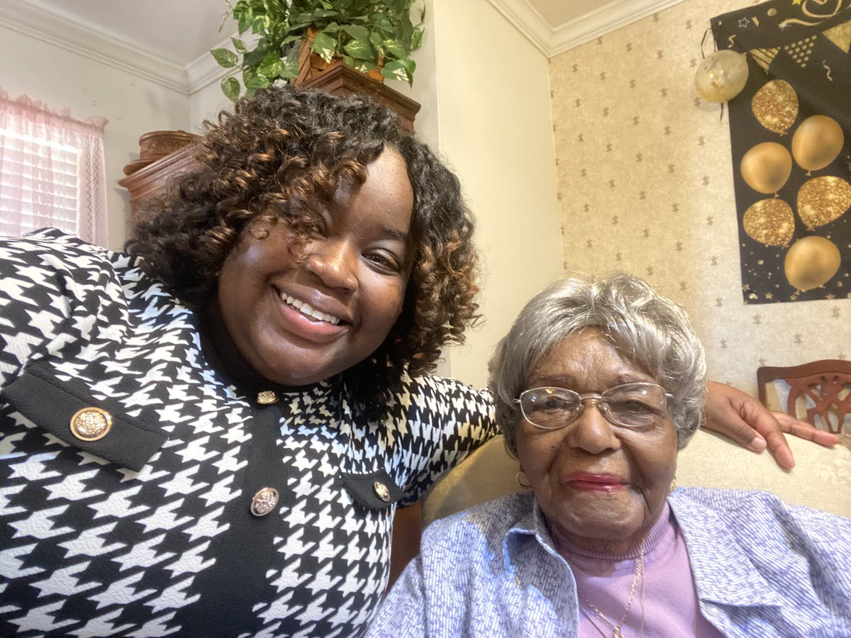 RozFreeman's tweet photo. I met Mrs.Rosie Lee Mitchell Harris, and she is so sweet and sharp. I was blessed with the opportunity to hear wisdom: “Being poor is not a failure; it is an excuse. -Mrs. Rosie Lee Harris
#Wcbi https://t.co/PjnBmWroG3