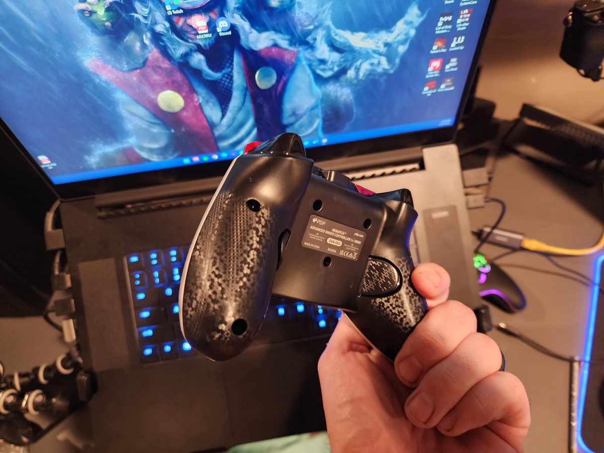 pughsreview's tweet image. I got to say one good looking controller you got here @PDPgaming the question is does it perform as good as it looks? Review will be out in a couple of weeks after playing with this and getting a fill for it.
#procontroller #xbox