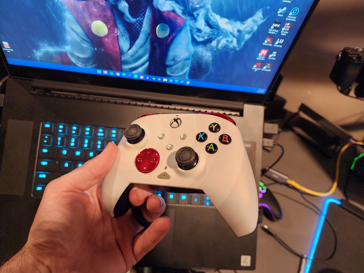 pughsreview's tweet image. I got to say one good looking controller you got here @PDPgaming the question is does it perform as good as it looks? Review will be out in a couple of weeks after playing with this and getting a fill for it.
#procontroller #xbox