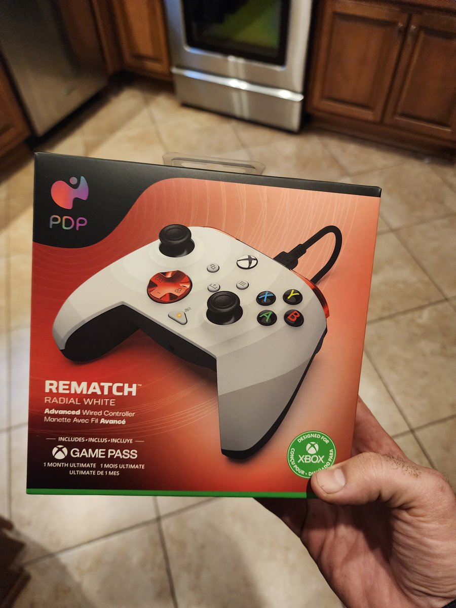 pughsreview's tweet image. I got to say one good looking controller you got here @PDPgaming the question is does it perform as good as it looks? Review will be out in a couple of weeks after playing with this and getting a fill for it.
#procontroller #xbox