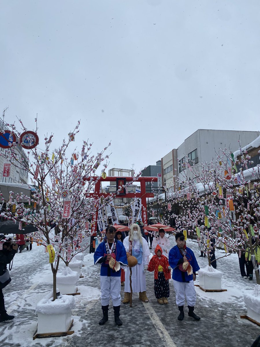 odate_life's tweet photo. 白ひげ大神がおりてきました！#アメッコ市 #大館 https://t.co/EIxSAVzMJc