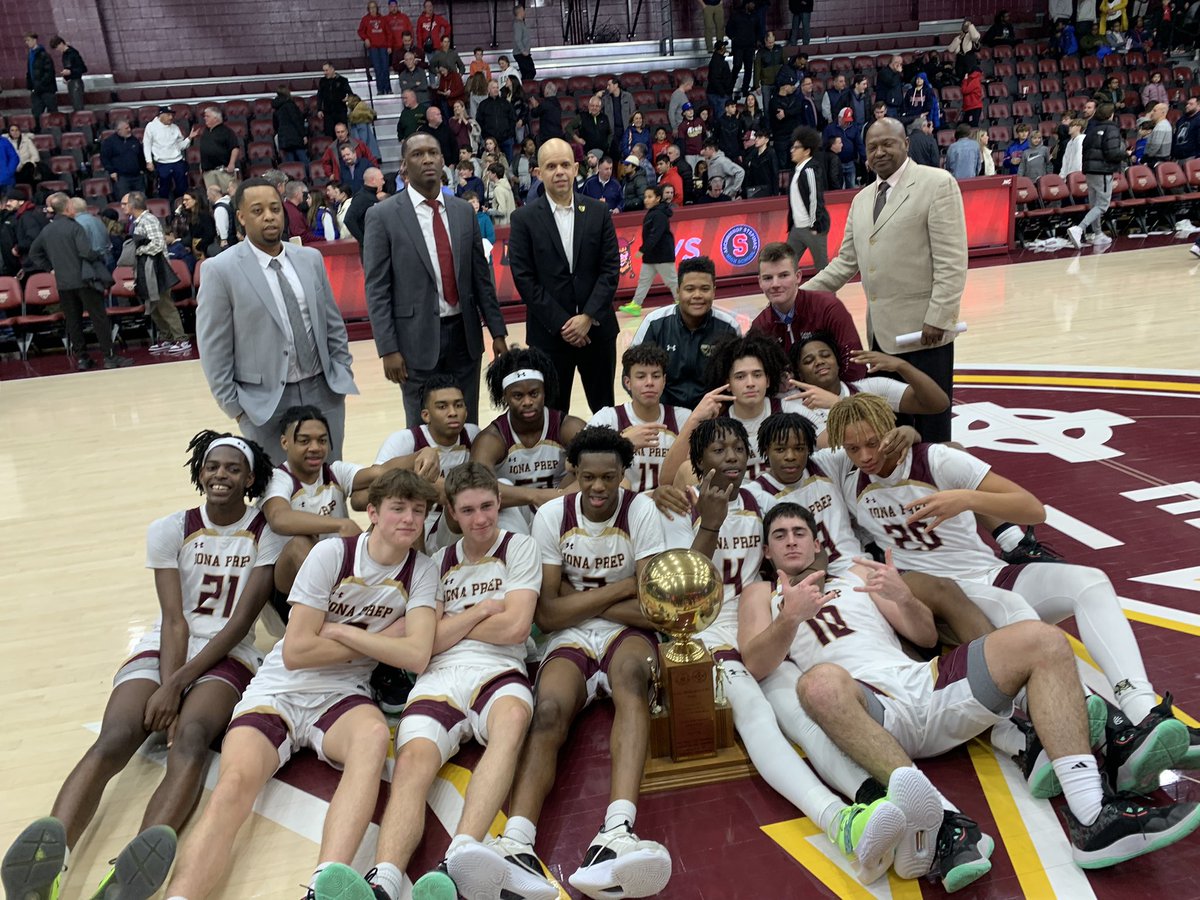 #GaelsWin🏀🏀🏀
Final Score | <a href="/IonaPrepBBall/">Iona Prep Basketball</a> 44, Stepinac 42 
#GoGaels