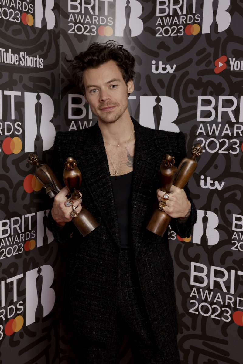 harrybrnews's tweet photo. Brits Winner https://t.co/9q2cmUF192