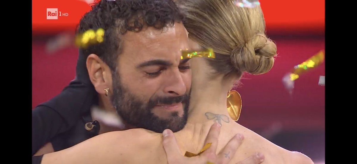 aleferaz's tweet image. la sua commozione ancora come se fosse la prima volta 🥹🤍 #Sanremo2023