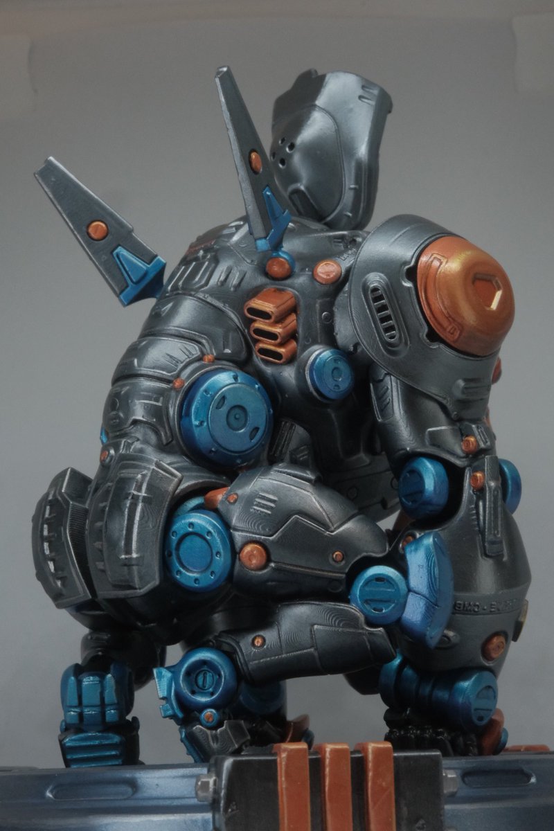 Ronin Arts Workshop:
Jane and Silverback
完成！😃
カッコ良すぎる!！😂

肌と髪、コクピット以外はメタリック塗料。
ハイライト色とシャドー色を少し加えるだけで見栄えがぐっと良くなるよ！
皆もメタリック塗料もっと使おう！😆👍️

写真多めなので続きます↓
#RoninArtsWorkshop