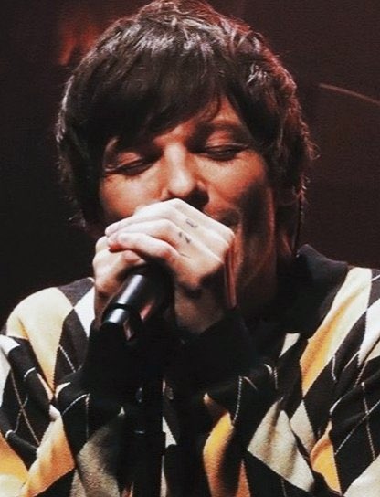 I vote #Louies for #BestFanArmy at the #iHeartAwards