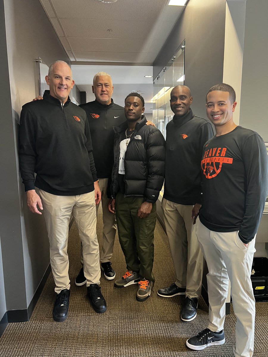 Thank you to the oregon state coaching staff allowing me to attend the game 🖤🧡 <a href="/CoachReveno/">Eric Reveno</a> #gobeavs #notcommited