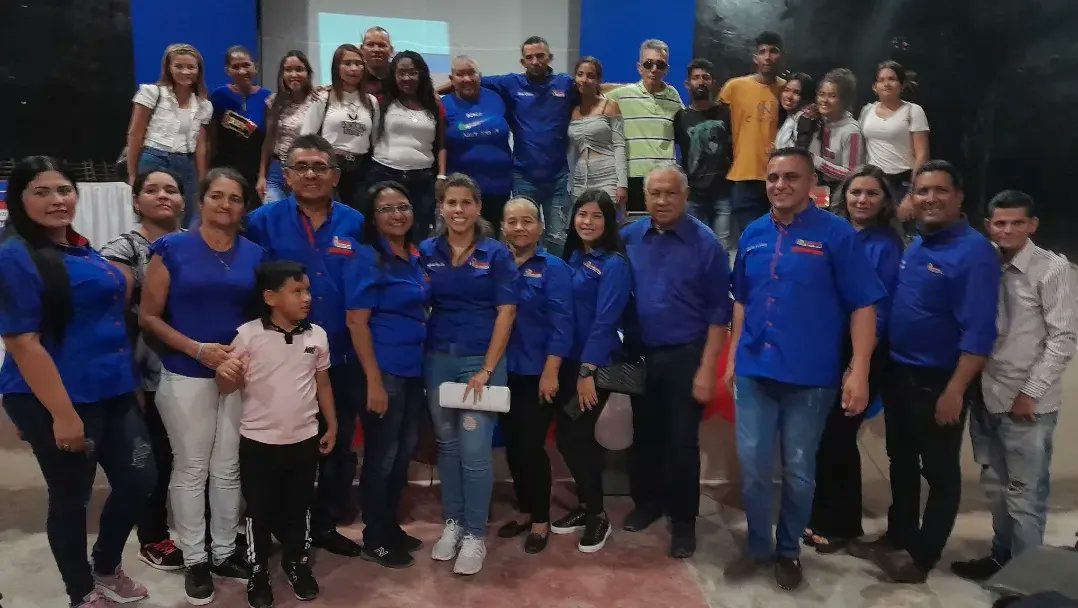 DipHectorVargas's tweet photo. #11DeFeb Desde el Zulia en el mcpio. Miranda tuve el honor de juramentar a la nueva Dirección Ejecutiva Mcpal. y Parroquial del partido UNT Miranda un acto que cubrió las expectativas destacando el compromiso de seguir trabajando en beneficio de los mirandinos y sus comunidades. https://t.co/XfcQ8wJ0UJ