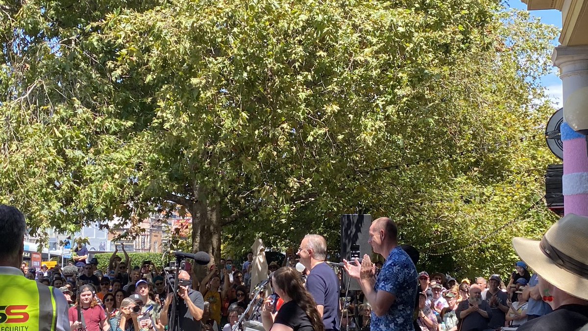moyadodd's tweet photo. Nicole C from the @paramatildas & I had the honour of being the support act to some dancing bin chickens, and the Prime Minister 🤣🏳️🌈🏳️⚧️⚽️ About as #innerwest as it gets #pridesquare #newtown ❤️ https://t.co/lUYhPBmyPE