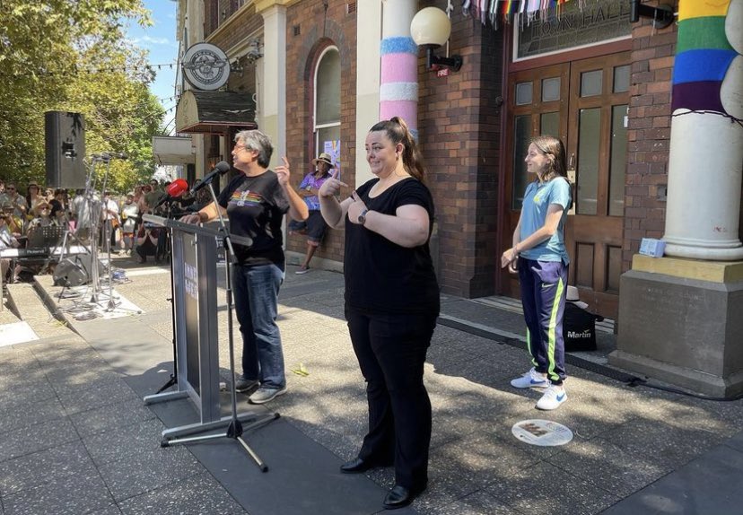 moyadodd's tweet photo. Nicole C from the @paramatildas & I had the honour of being the support act to some dancing bin chickens, and the Prime Minister 🤣🏳️🌈🏳️⚧️⚽️ About as #innerwest as it gets #pridesquare #newtown ❤️ https://t.co/lUYhPBmyPE