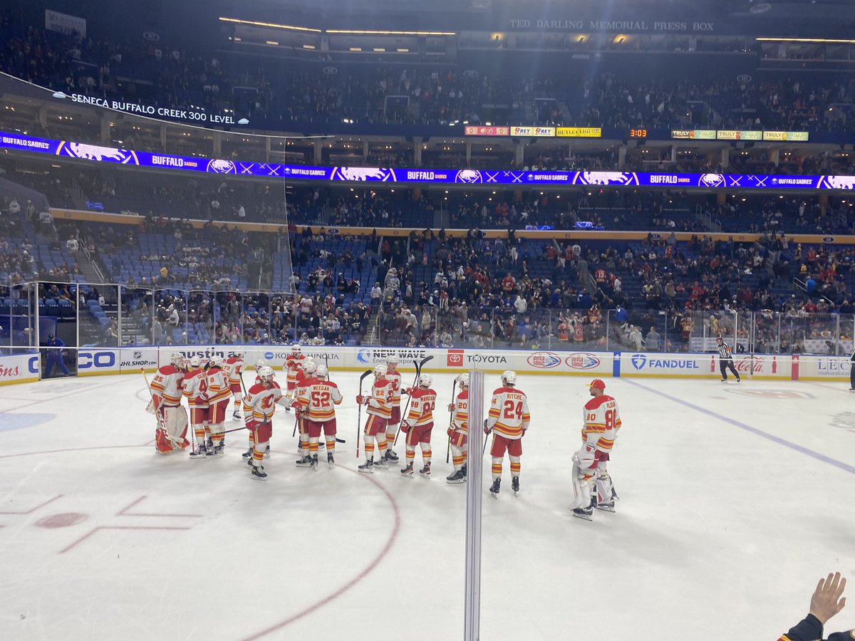kwilliams0405's tweet photo. Go Flames π₯ Go!!! @NHLFlamesPR @NHLFlames #darrylsutter https://t.co/0RDqPa638H