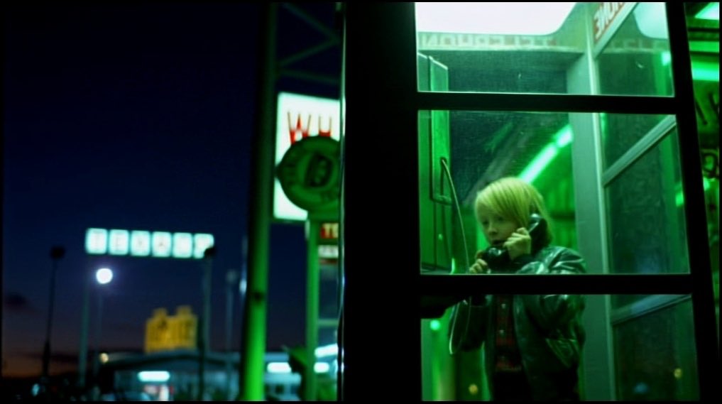 thesolarcoffee's tweet photo. how is it even possible for a movie to have colors this good https://t.co/m09EiBTVwz