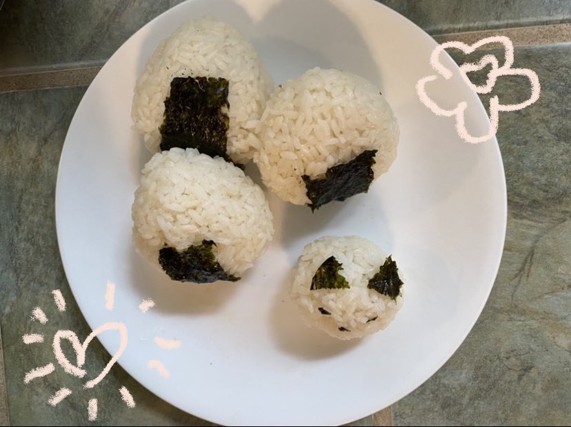 figbased's tweet image. an attempt at onigiri…