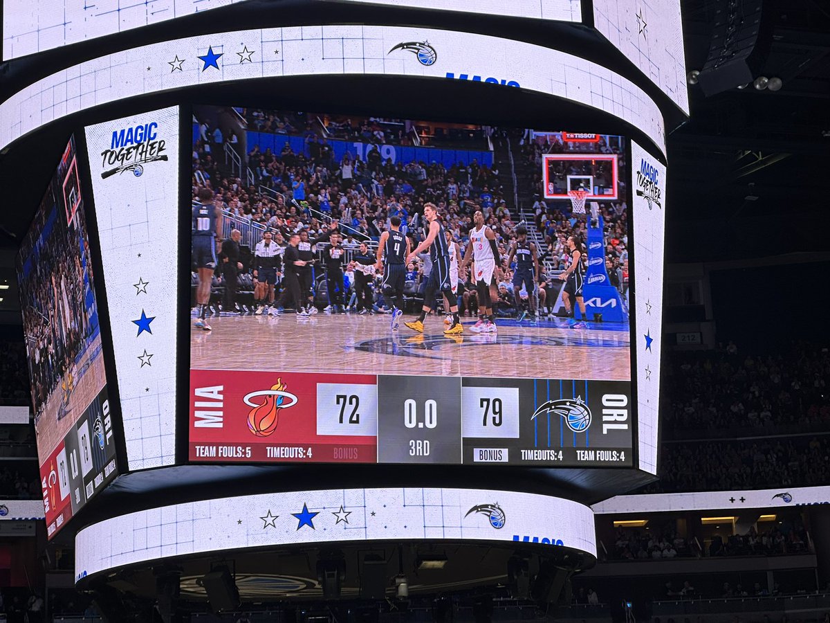 OrlandoPodcast's tweet image. End of the third quarter, score MIA-72, ORL-79 #orlandomagic #miamiheat #olrando @OrlandoMagic