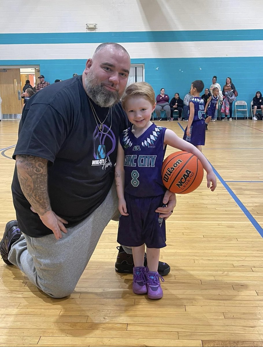 CityWinc's tweet photo. Got his first bucket today!! #prouddad #only4 https://t.co/w516XtKN3S