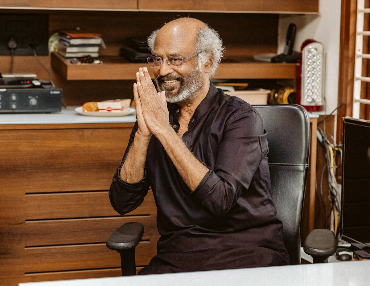 vikkitimes's tweet photo. பால் வடியும் முகத்த பாரு
பசுவை போல குணத்த பாரு
பச்சை குழந்தை சிரிப்பு பாரு...

SUPER ⭐️ #RAJINIKANTH ❤️

#Jailer #SuperstarRajinikanth 

📸 - @arun_capture1 https://t.co/uLgz6Eo489