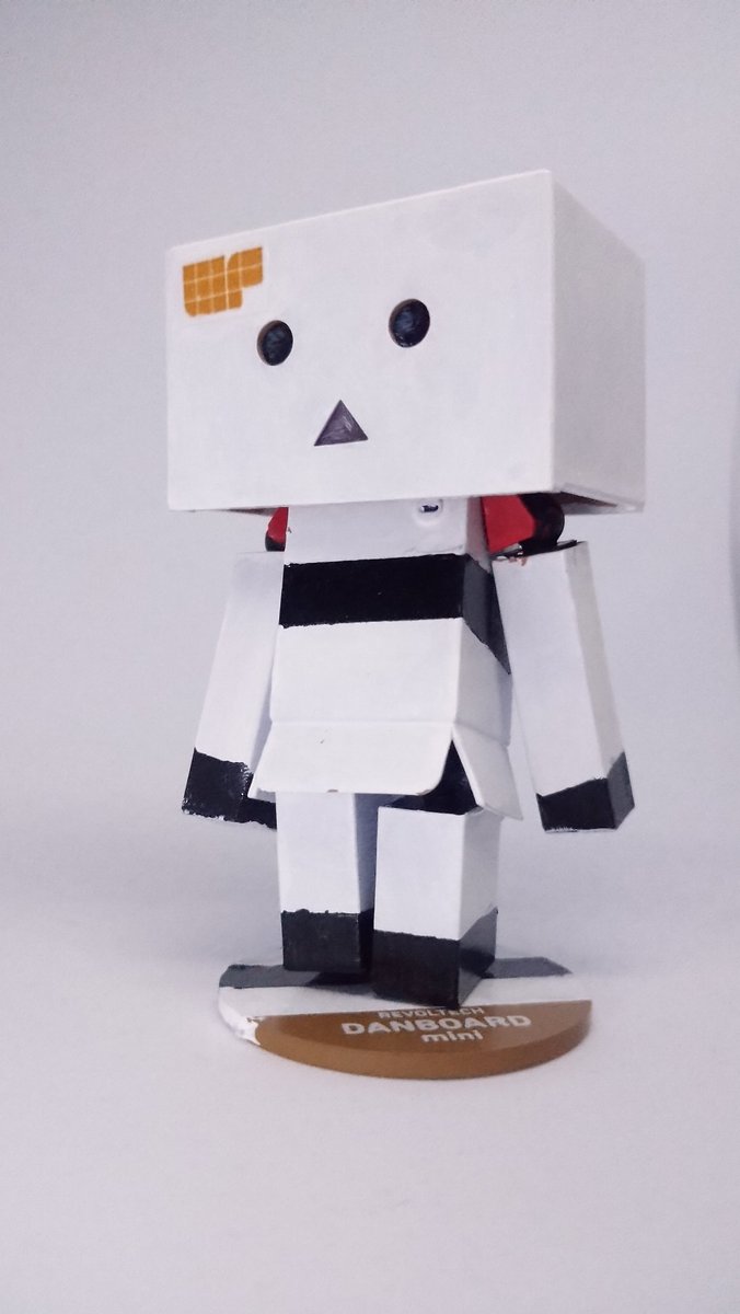 tatumaro's tweet photo. 今年もワンフェス限定ダンボーが無いので、作りましたが、元になるダンボーミニすら販売してないのがつらい。残念すぎる。
今回はパトレイバーをイメージしてみました。もう少し技術があれば…。
#ワンフェス2023冬 #ダンボー https://t.co/Nt55hOwhgo