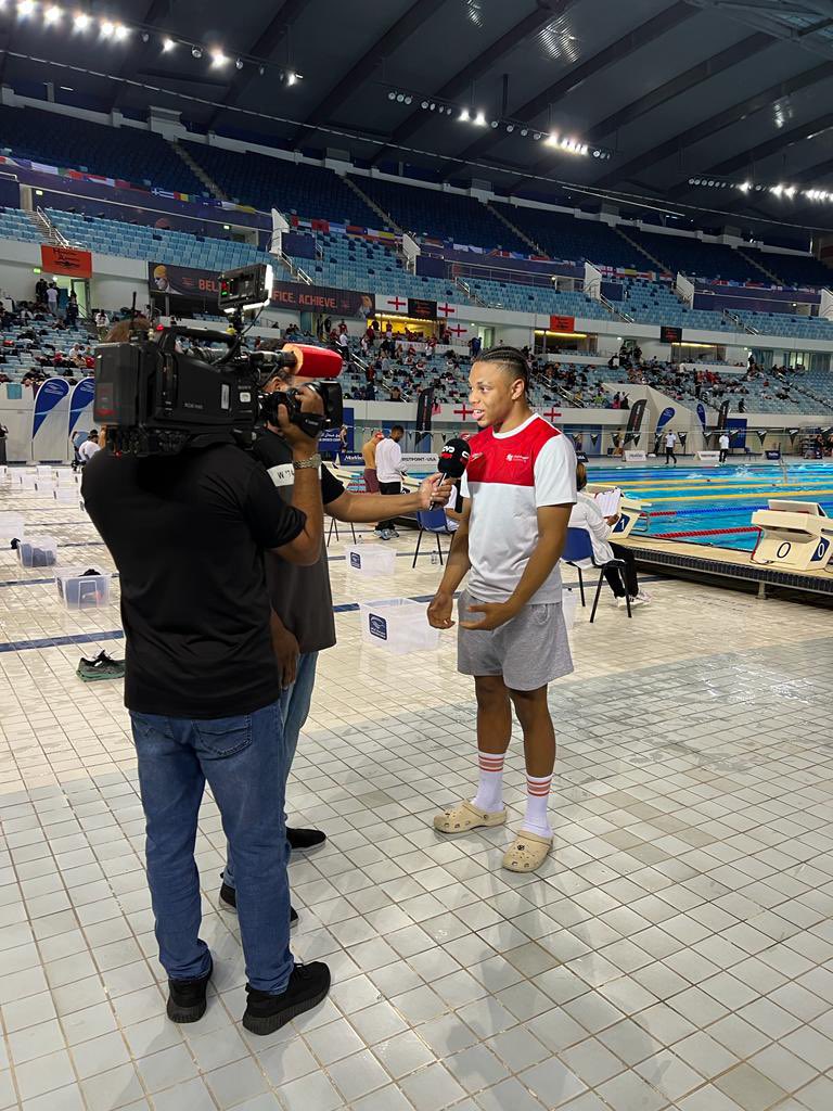 Sw_EngTalent's tweet image. English athlete Karnell Nunes Smith and others have been putting their media training into action by conducting post race interviews in #Dubai #OADF #development #experience @Swim_England