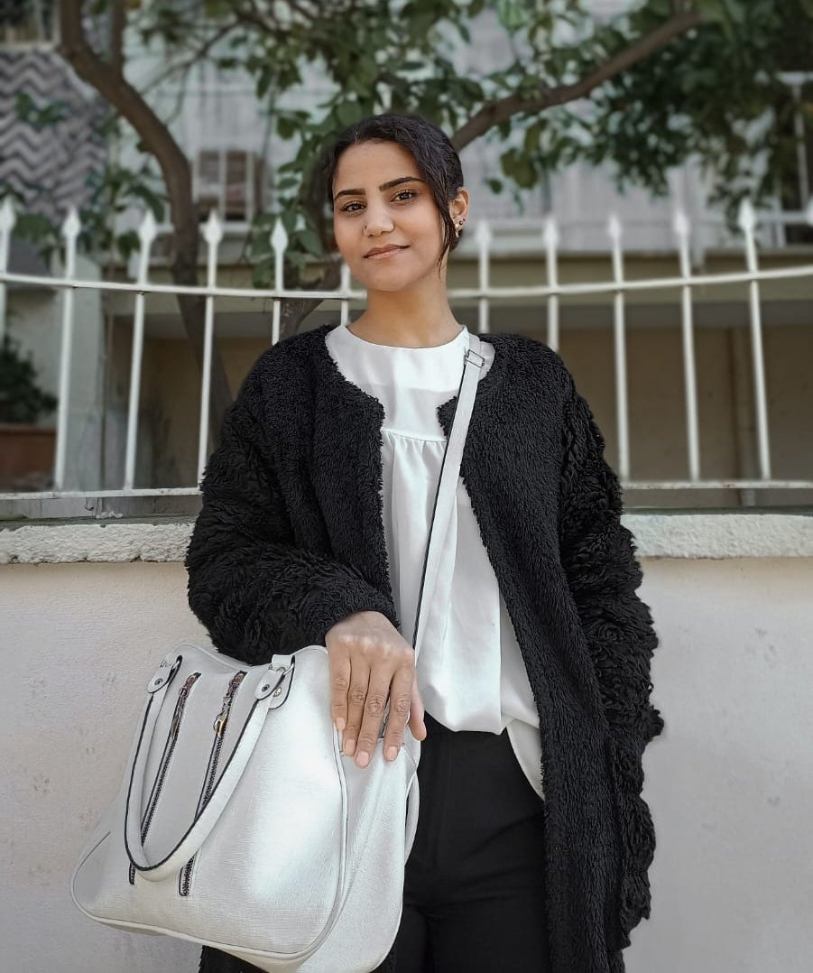 Teyzem ve kuzenim göçük altında kaldılar ama enkazdan sadece ikisi çıkamadı. Birilerinin hastaneye götürmüş olma ihtimali var ! Hülya Temir, Nadire Akdemir. 
#depremhatay #KIRIKHAN #ahbaphatay #AFADhatay #YardımCağrısı