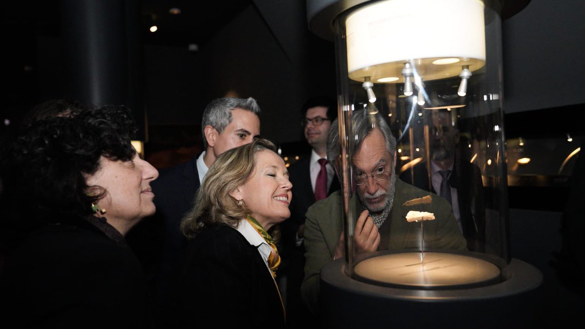 NadiaCalvino's tweet image. Muy interesante visita del #MUPAC @MuseosCant.

He podido apreciar su valiosa colección arqueológica, los planes para tener la nueva sede en su centenario y el proyecto #RETECH @SEDIAgob de digitalización e investigación con Asturias que se desarrollará con fondos #NextGenEU🇪🇺
