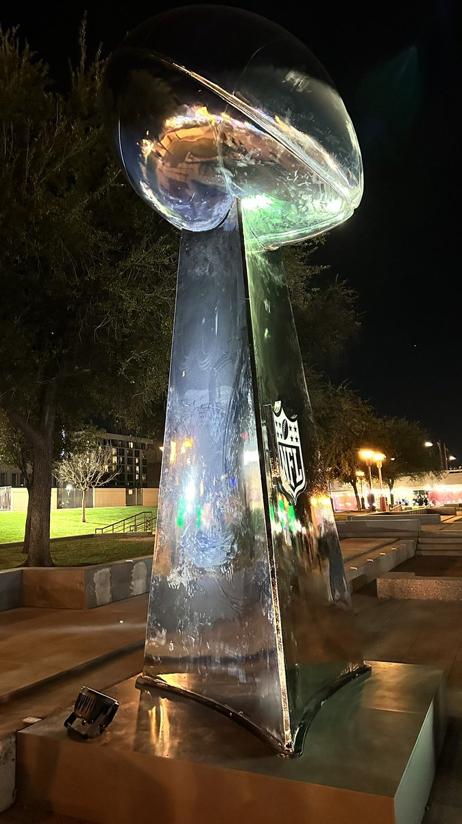 Happy Super Bowl Sunday #PHX 🏈#SBLVII <a href="/AZSuperBowl/">AZSuperBowl</a> #FlyEaglesFly #ChiefsKingdom