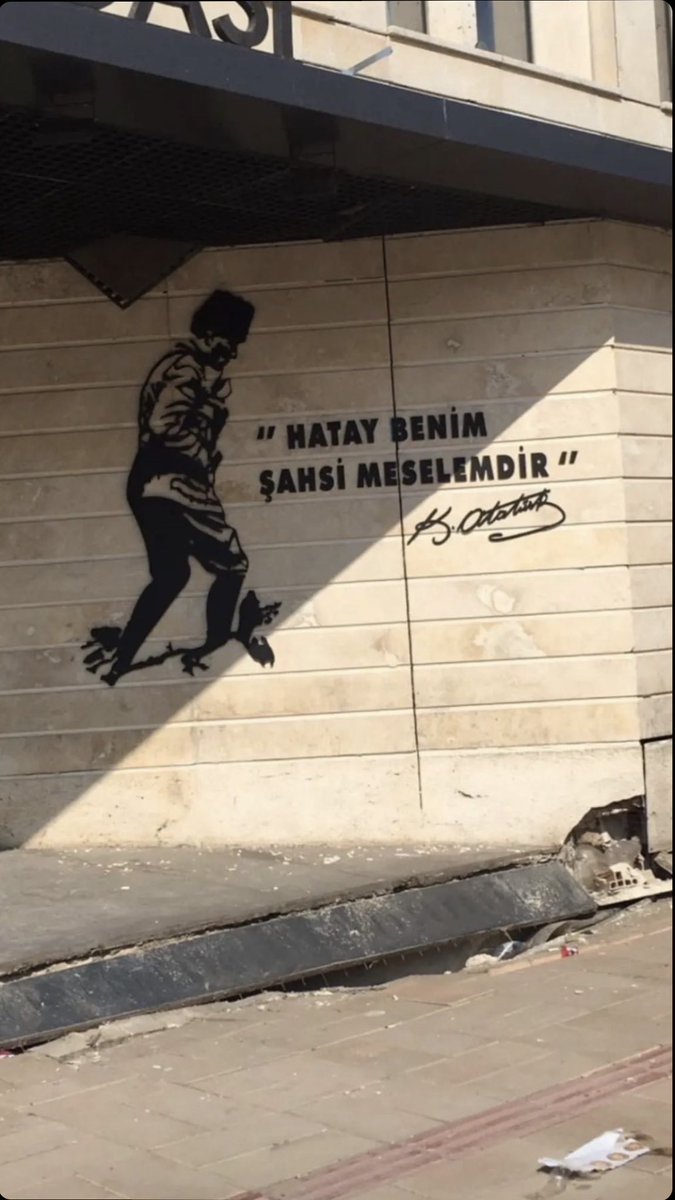 Özge Özışık (@yavasozge) on Twitter photo 