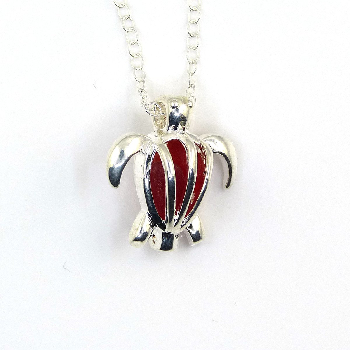 TheStrandline's tweet photo. Red Sea Glass in Silver Turtle Locket Necklace https://t.co/mjwbp0kY4U #shopindie #thestrandline #EarlyBiz #UKGiftHour #supportsmallbusiness #UKGiftAM #Etsy #northumberland #HandmadeHour #warkworth #TurtleCharm https://t.co/6b8JzdxeK7