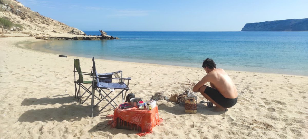 AngolaRoads's tweet photo. Praia da Lua has a beautiful bay shape  and crystal water. Quiet, airy, clean. https://t.co/dD7pVJIpJs