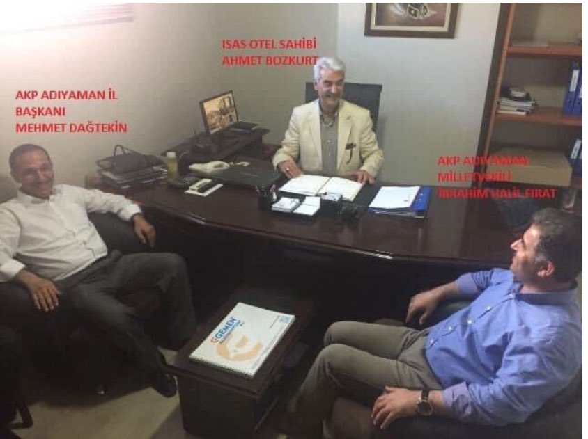 📌Adıyaman'da yıkılan ISIAS Otel'in yapı denetiminden geçemeyerek mühürlendiği ve daha sonra tekrar açılmasına izin verildiği ortaya çıktı.

📍63 kişiye mezar olan otelin sahibi Bozkurt ailesinin fertleri AKP belediye meclis üyelikleri ve TÜGVA yöneticilikleri yapmıştı.