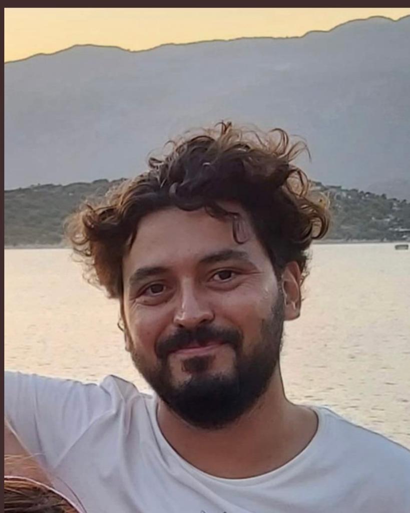 IlkayAkbulut4's tweet photo. Canım kardeşim Dr. Emre Özaslan
144. Saat hala haber alamadık.
Enkazda olabilir.
Hastanelerdeki kimliksiz olanlardan olabilir.
Hatay Rönesans sitesi 
A3 blok 184 numara
Lütfen Çalışmaları azaltmayın arttirin https://t.co/Wg1uBp4zZq