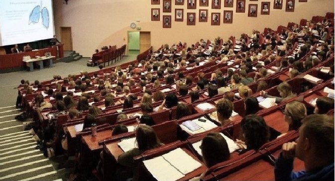 Uzaktan eğitim doğru değil. Üniversiteleri kapatmayın. Başımıza ne geldiyse eğitimsizlikten geldi bu süreci derinleştirmeyin...