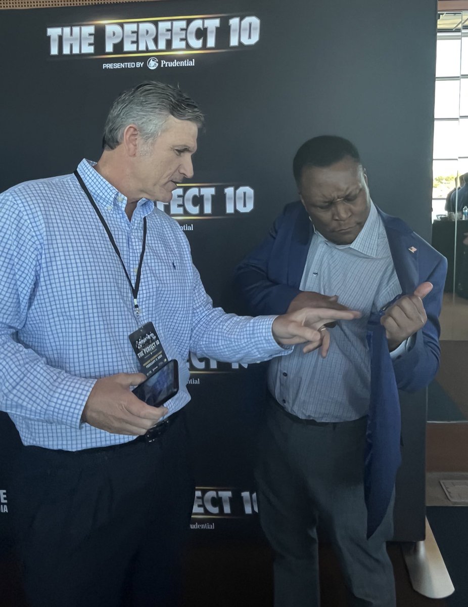RBYowell2's tweet photo. Attended the premiere screening of #ThePerfect10, the story of the 10 men to win the Heisman & be enshrined in the 🏈 HOF. Great to see @aquariusseblue, whose firm produced the H2H show. Got to speak w/ legends like @BarrySanders, @MarcusAllenHOF ✌️, @81TimBrown & @Tony_Dorsett. https://t.co/vTVo226CRR