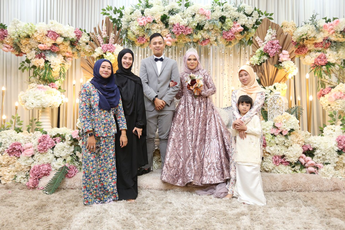 muhdfirzuan's tweet photo. Alhamdulilah Selesai sudah kedua-dua belah majlis 🤲.
Terima kasih Pada semua yang hadir memeriahkan majlis 😊🫶.
sorry gmbr bnyk sgt tk terselected nk upload 🤣.
#DoubleF https://t.co/ntYx9jMNik