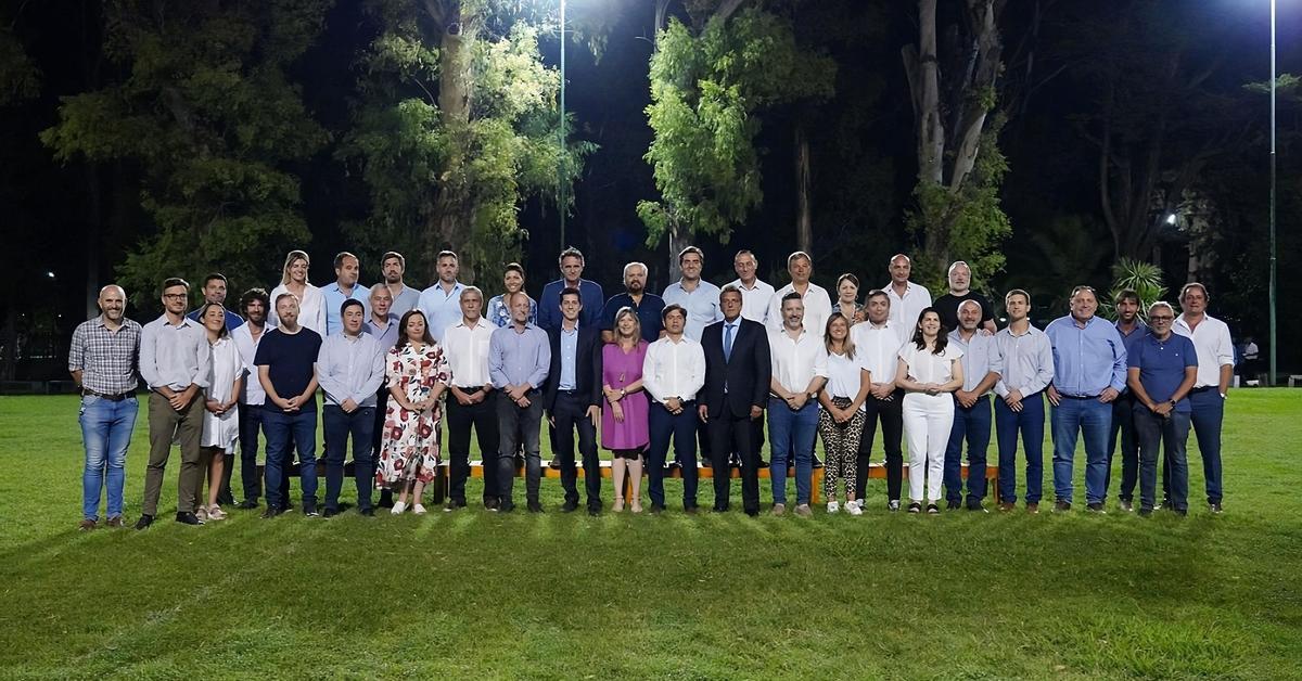 Argentina, 2023: tironeos por una mesa ficticia y bomberos incendiarios que quieren hacer tronar el escarmiento
Por Sebastián Lacunza <a href="/sebalacunza/">Sebastián Lacunza</a>

👉🏻 eldiarioar.com/129_97b07c