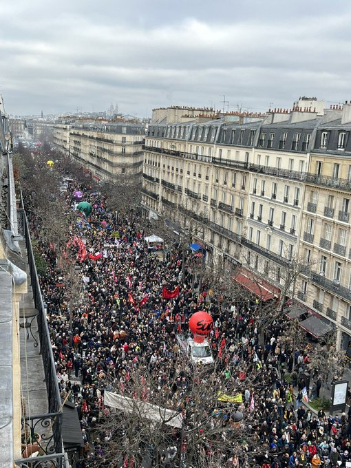 #manif11fevrier : 2,6 millions de manifestants dans toute la France

Un monde fou à Paris. Plus de 500 000 personnes à Paris
Je continuerai de me battre pour que ce droit reste universel 💪Jusqu'au retrait.  et toi???
#greve11fevrier
