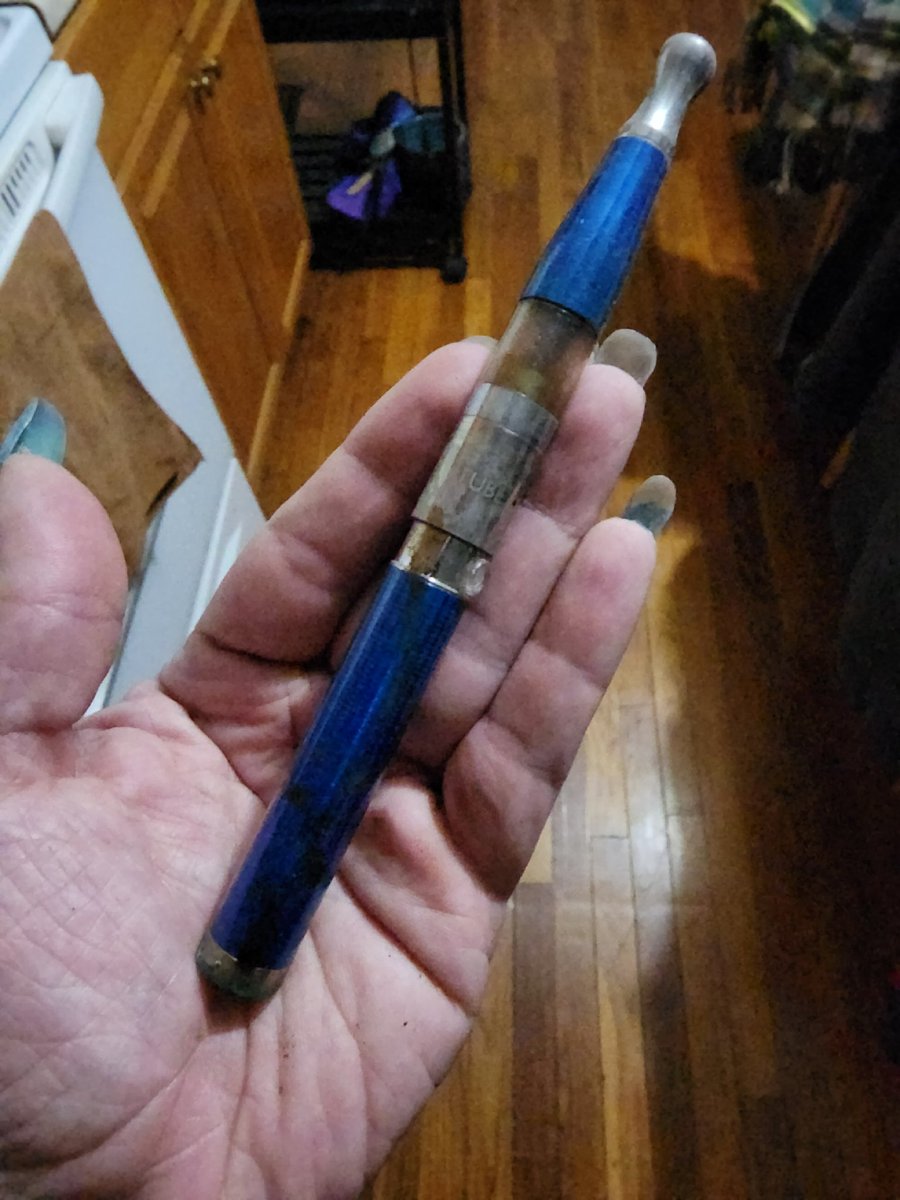 Hybrid_Spyder's tweet photo. To all my #vaping friends, does anyone remember these?
#movingfinds #moving #vape #inferno #volcano https://t.co/xgsq5rnLVR