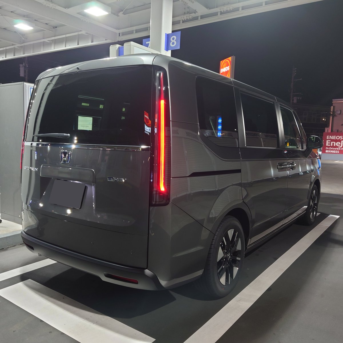 Mottiii_SLTS's tweet photo. 昨日納車となったステップワゴン。一目惚れしたあの日のドキドキは納車に6か月ちょっとかかったけど今も変わらず。エアーのかわいくもかっこいい感じがたまらなく。走行距離5kmから新たな相棒との生活がスタートした。

#ステップワゴン #エアー #ハイブリッド
#STEPWGN #AIR #eHEV
#新車 #納車 https://t.co/jRWYXQjTo0