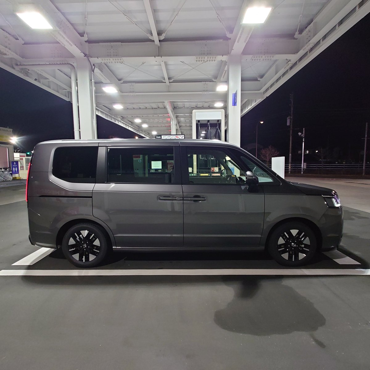Mottiii_SLTS's tweet photo. 昨日納車となったステップワゴン。一目惚れしたあの日のドキドキは納車に6か月ちょっとかかったけど今も変わらず。エアーのかわいくもかっこいい感じがたまらなく。走行距離5kmから新たな相棒との生活がスタートした。

#ステップワゴン #エアー #ハイブリッド
#STEPWGN #AIR #eHEV
#新車 #納車 https://t.co/jRWYXQjTo0