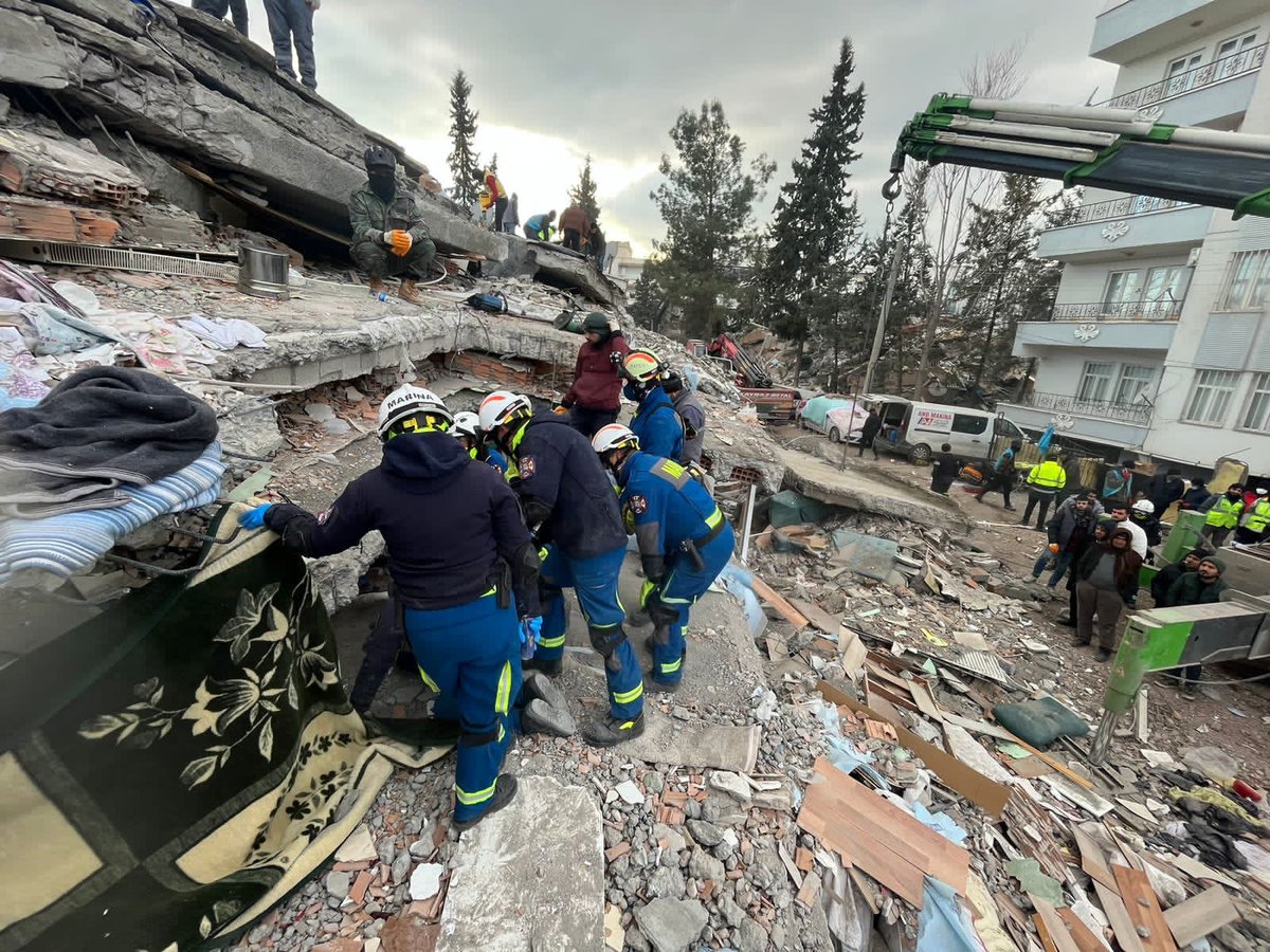 vocesnplural's tweet photo. #SismoTurquía | En el quinto día de la misión, los brigadistas mexicanos y equipos locales rescataron a una niña de 8 años en Turquía.
📸 Secretaría de Marina
#VocesEnPlural #Semar #MisionRescate https://t.co/mm8uWc4Lzg
