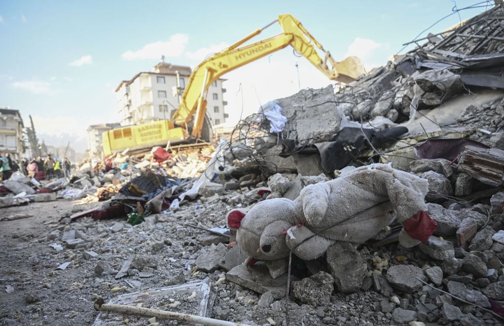 bianet_org's tweet photo. #Deprem Bina yıkımlarından sorumlu olduğu gerekçesiyle Hatay, Diyarbakır, Urfa ve Osmaniye’de çok sayıda kişi gözaltına alındı

https://t.co/S8VEa82uXi https://t.co/NlcOITUy0Z