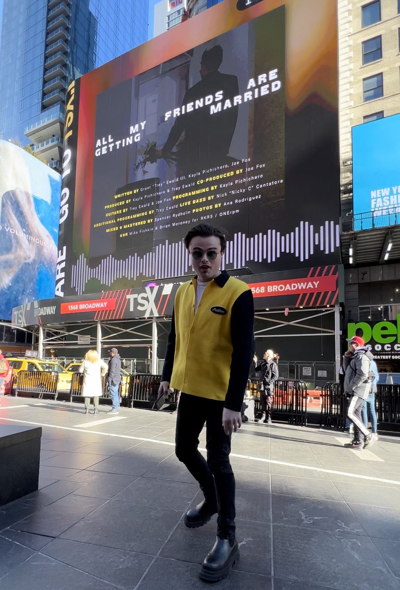 Huge! <a href="/treyewald/">trey ewald</a> x <a href="/RKRSDOTNET_/">RKRS</a> 

Keep streaming “All My Friends Are Getting Married” - open.spotify.com/track/76HIL3Ul…