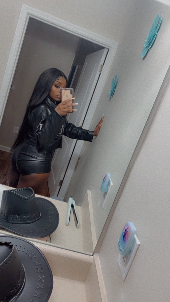 myaharielle_'s tweet image. mama said you got yo sister yall bet not ever fall apart 😎 #cowboyParty