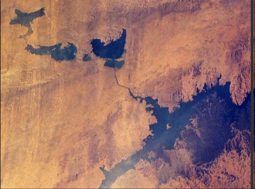 eyob_dede's tweet photo. @RenaissanceDam #Shoukri
โถ๏ธ #Stop Diverting #Nile River Water to the Dessert Lake Project: Toschka
โถ๏ธ #Stop building The " City of Millions" right in the middle of a dessert. https://t.co/nvWPUAi3wP
