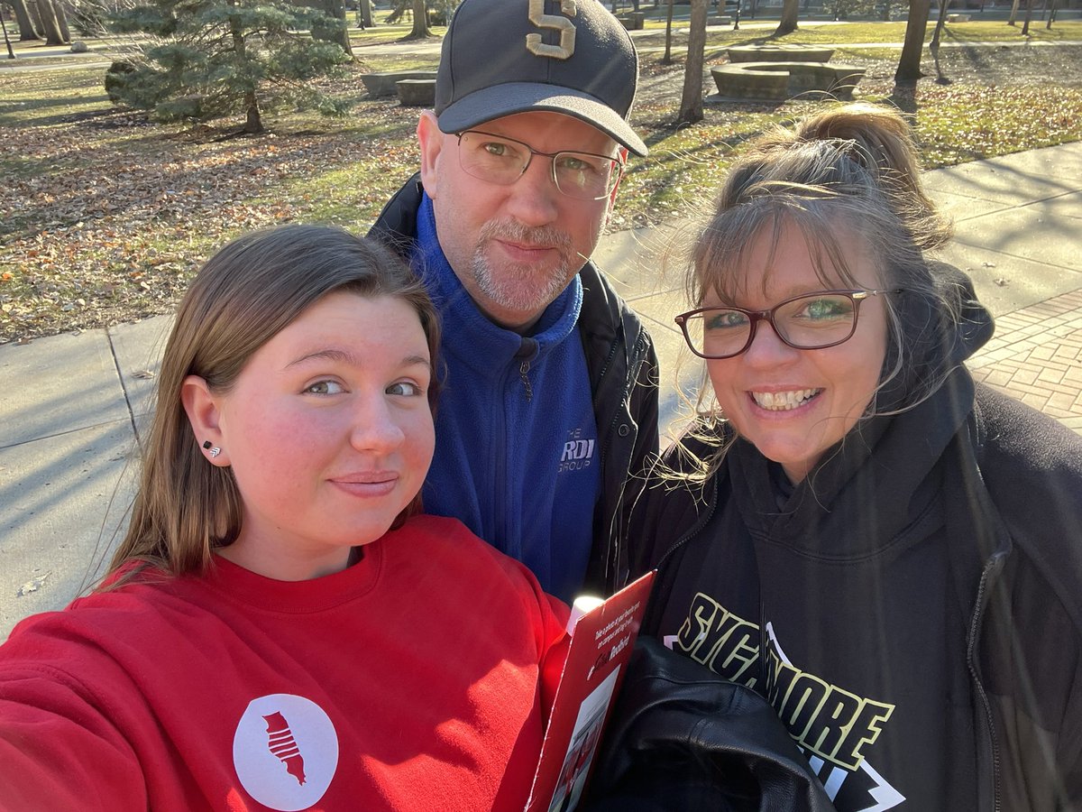 CandyAllen71's tweet image. Look who’s going to Illinois State University!!! @rebeccadallen05 can’t wait to see the great things you will accomplish! #FutureRedbird