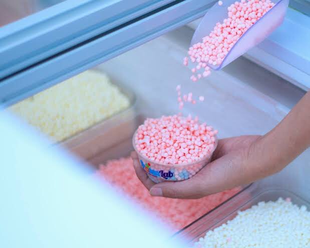 joshuaayya's tweet photo. cuando tenía como 10años en el centro comercial el recreo vendían estos helados alguien se acuerda de eso? No? Okey disculpa! https://t.co/kV4n2YHZLt